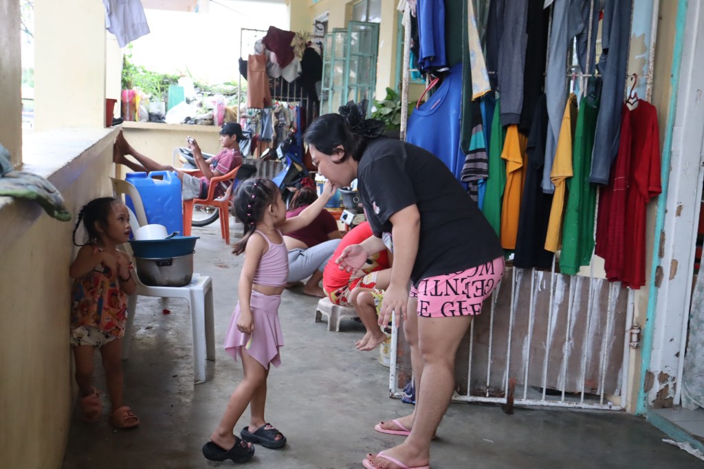 Tubig-baha, ilang buwan nang pasakit sa mga evacuee sa Bay, Laguna